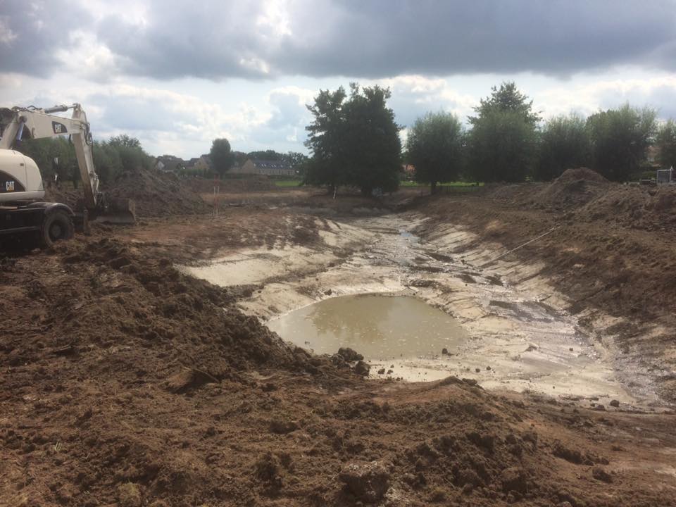 T. Bogers Verhuur en Grondverzetbedrijf graaft bouwputten in de regio Tilburg en Eindhoven.